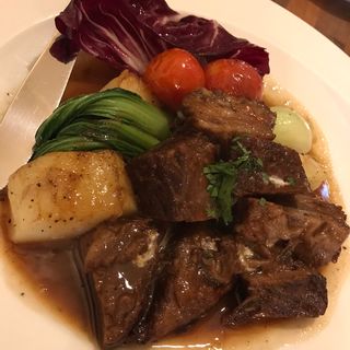 牛バラ肉の赤ワイン煮(イタリアン SASUKE 京橋店)