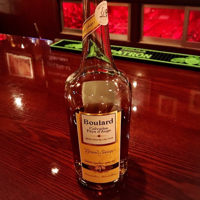 カルバドス　ブラー　グランソラージュ(main Bar BRAS d'or （メイン バー ブラドール）)