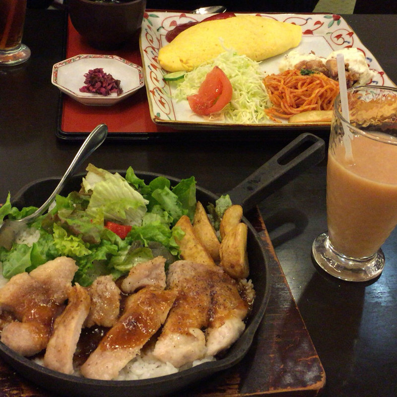 厚切りポークジンジャーの鉄鍋ピラフ(洋食　浅草軒)