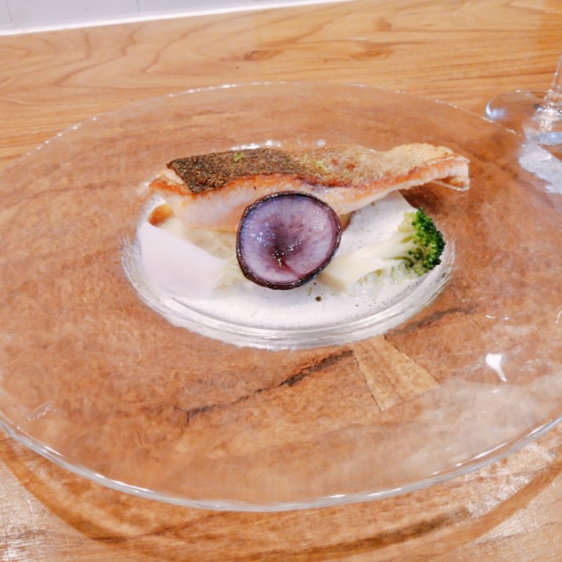 くぬぎ鱒のミキュイ　クリームチーズソース(フレンチ食堂 iTToku)