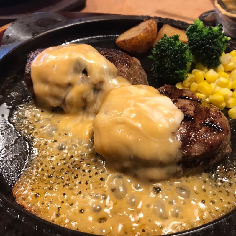チーズ爆弾ハンバーグ(フライングガーデン 岩槻店)