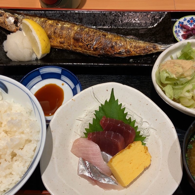 焼魚と刺身三点盛り定食(まぐろや相馬水産 )