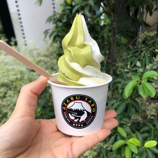 抹茶×北海道ミルクミックスソフトクリーム(麻布茶房　北海道アイスクリーム)