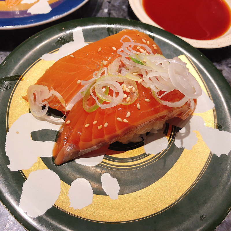 漬けサーモン(回転寿司酒場 銀座沼津港)