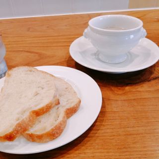 きのこのポタージュとパン(フレンチ食堂 iTToku)