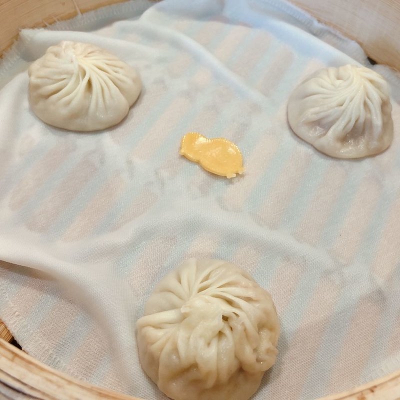 鶏肉の小籠包(鼎泰豊 101店 （DIN TAI FUNG/ディンタイフォン）)