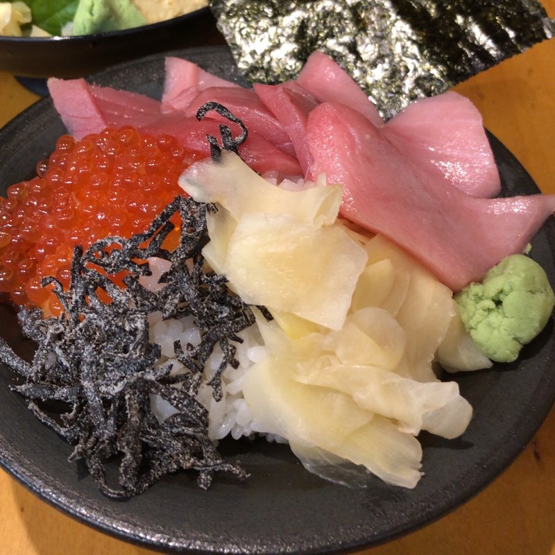 まぐろいくら丼(築地虎杖　魚河岸千両 （うおがしせんりょう）)