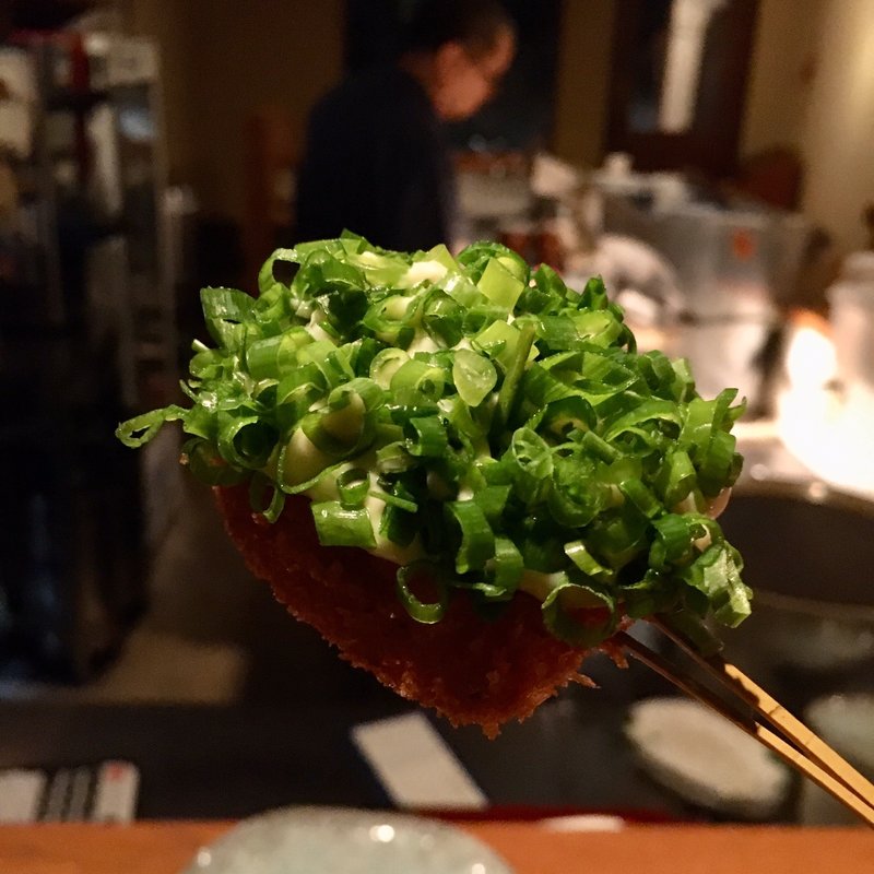 鰤の大葉巻き タルタルソースねぎのせ（串揚げ）(串揚げ ふくみみ)