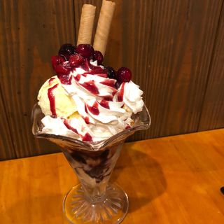 ベリーのパフェ(GRILL KING （グリルキング）)