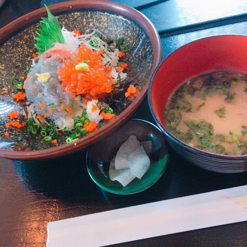 生しらす丼(江ノ島のどこか)