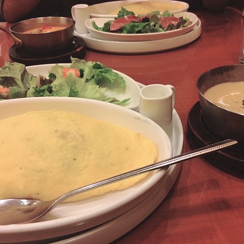 エリンギ茸のボルチーニクリームシチューオムライスドリア(卵と私 新宿ミロード店)