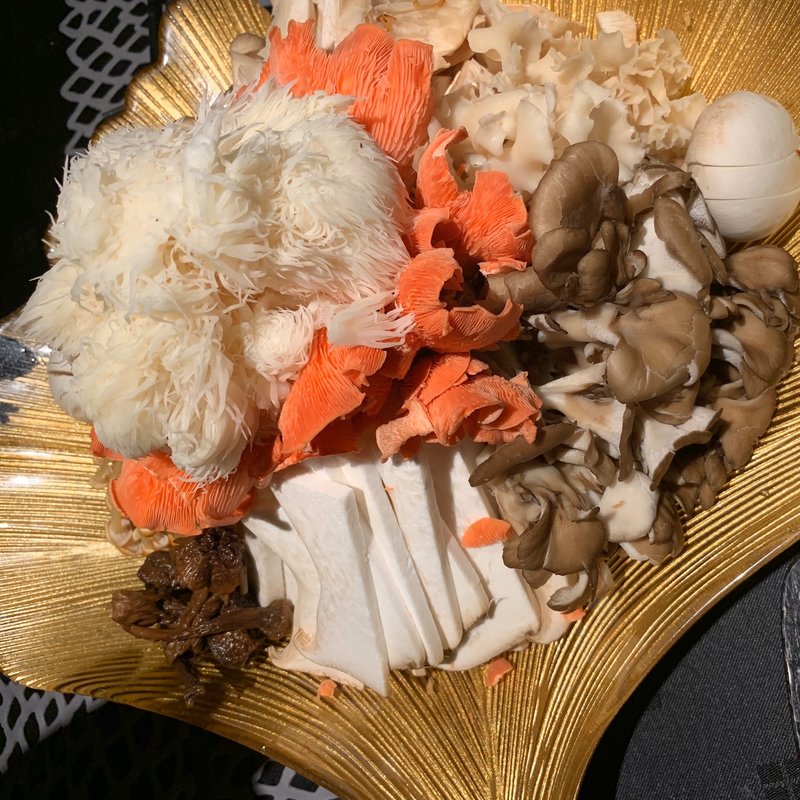 キノコ火鍋10種類盛り合わせ(御膳房ガーデン)