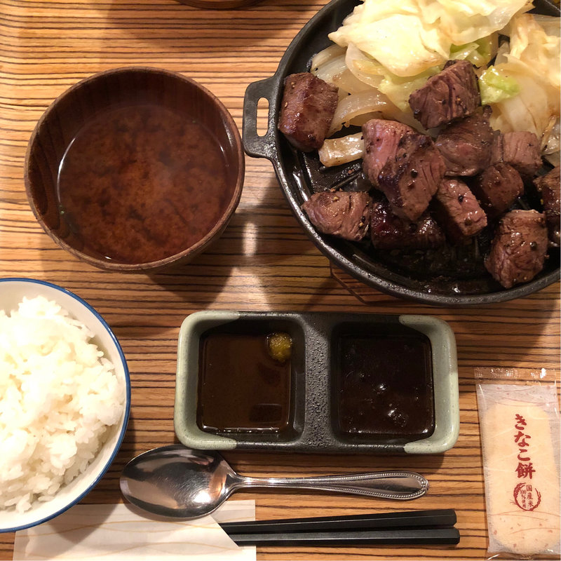 国産牛サイコロステーキ定食(佰食屋 すき焼き専科 （ヒャクショクヤ　スキヤキセンカ）)