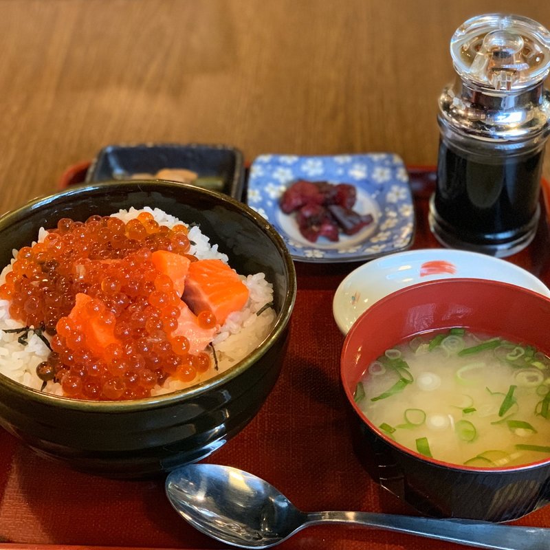 サーモンとイクラの親子丼(THEすすきの )