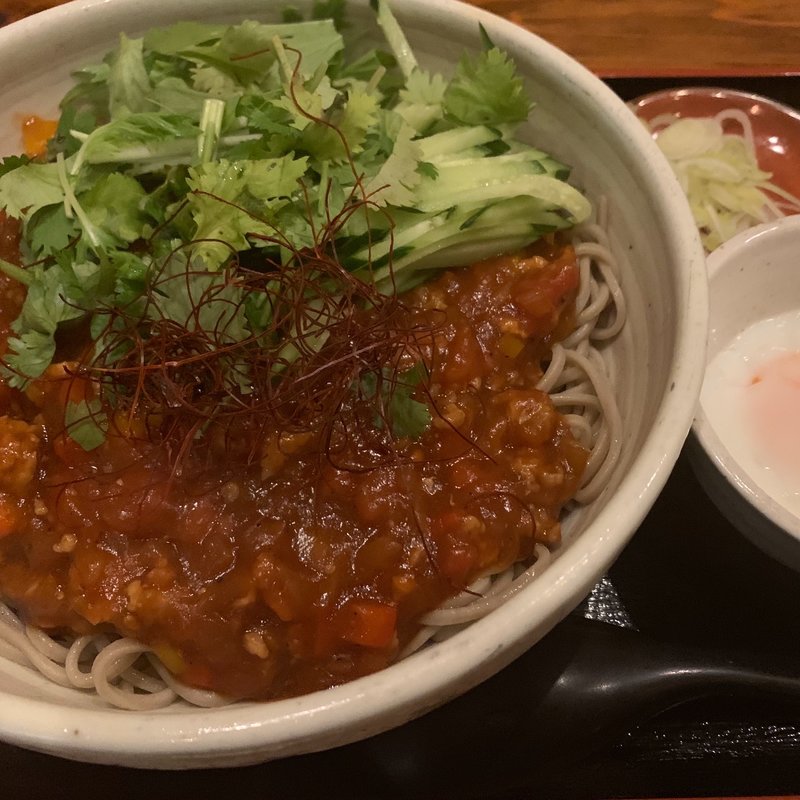 トマトのピリ辛ジャージャー蕎麦(くら嶋)
