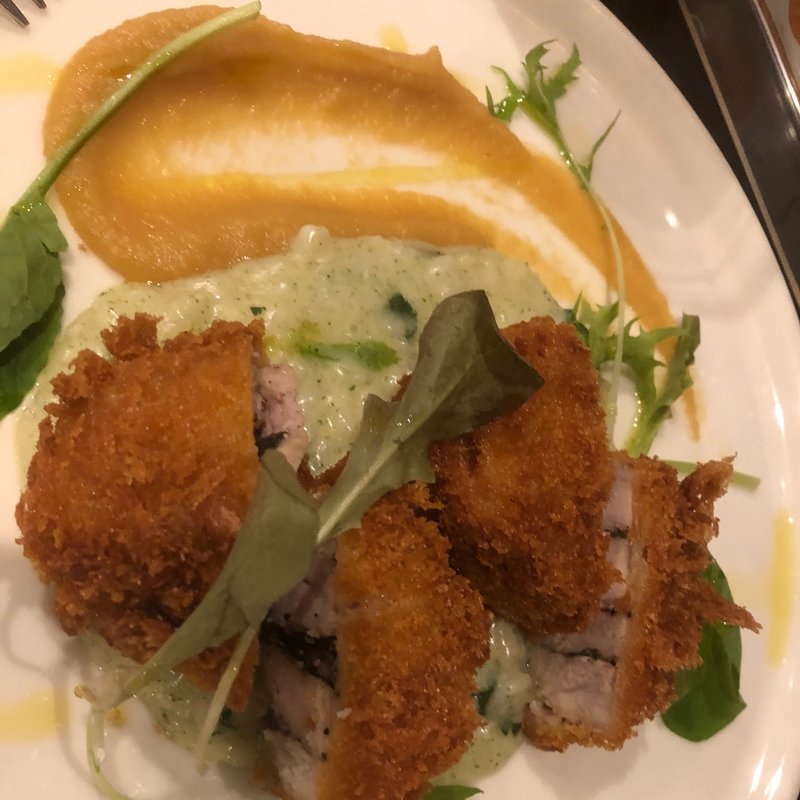 仔牛のカツレツ　紅玉ピューレと　芹リゾット(日欧酒場 神のよだれ 町田店)