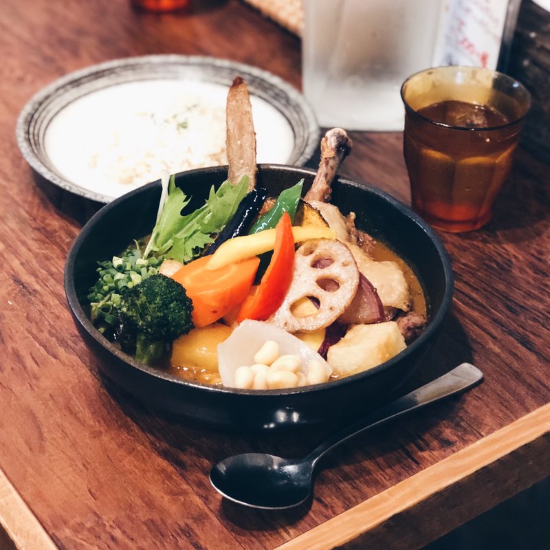 チキンと1日分の野菜20品目(Rojiura Curry SAMURAI.鎌倉店)