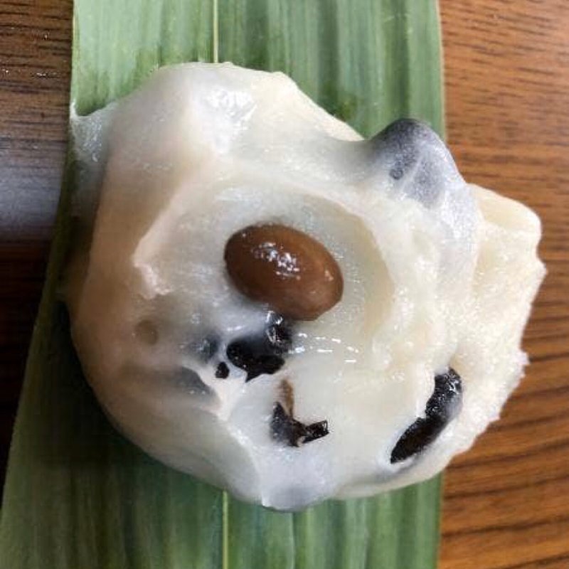 笹餅(越山甘清堂 （こしやまかんせいどう）)