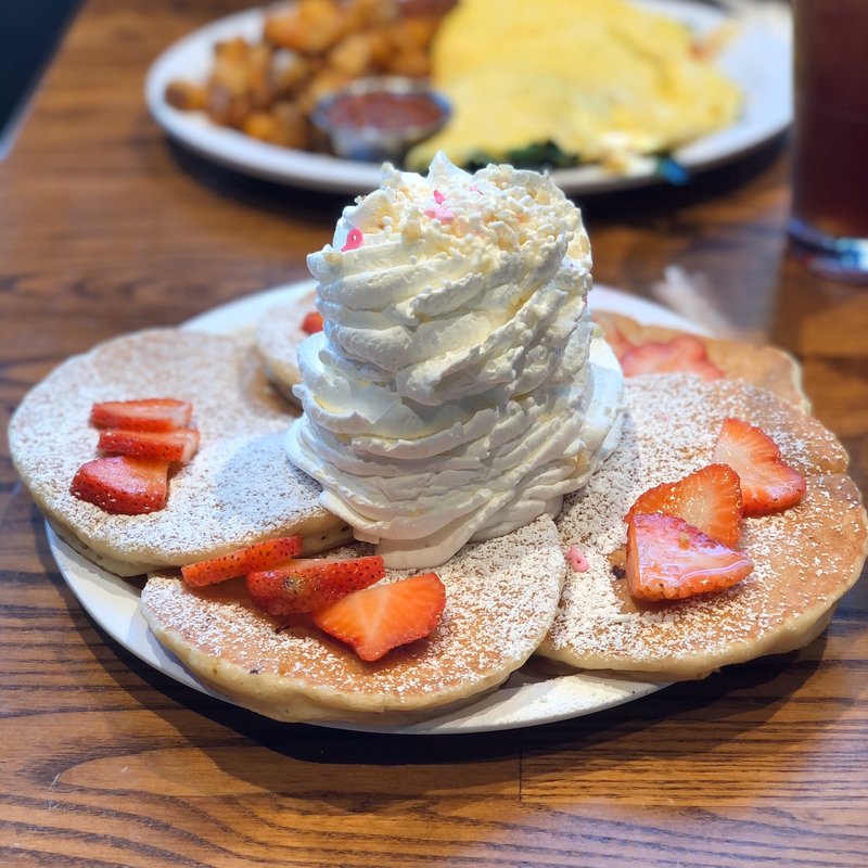 ストロベリーホイップクリームパンケーキ(Eggs’n Things Ko Olina Center)