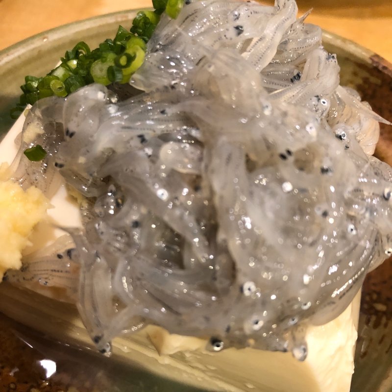 生シラスやっこ(鰓呼吸 麻布十番商店街 （エラコキュウ）)