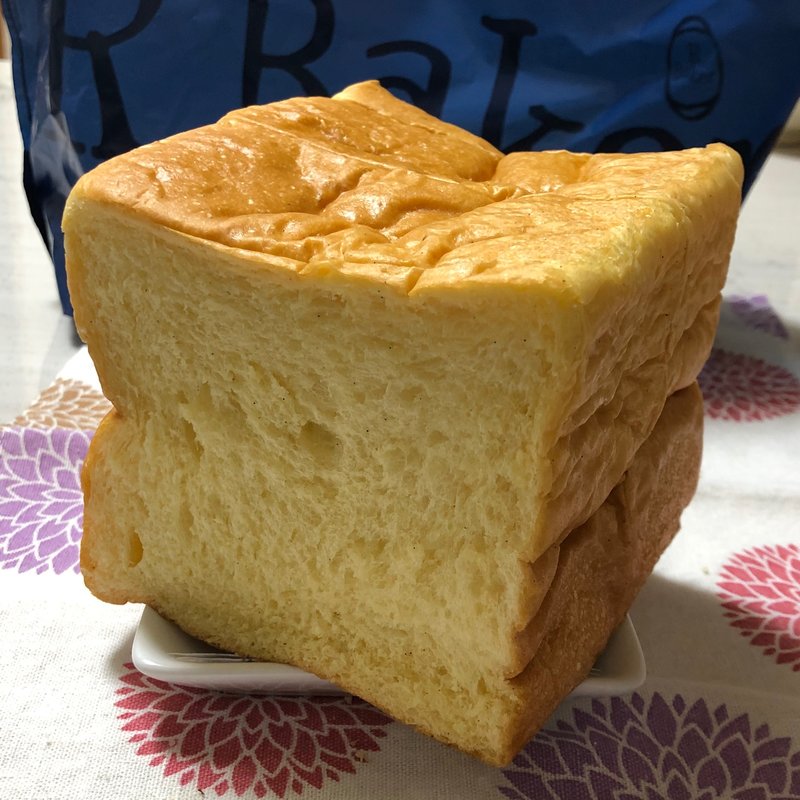 自家製酵母のふわーFUWAー(R Baker （アールベイカー）)