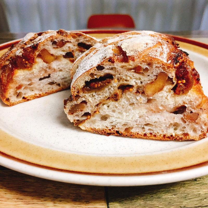 いちじくとくるみのリュスティック(しろはとベーカリー )