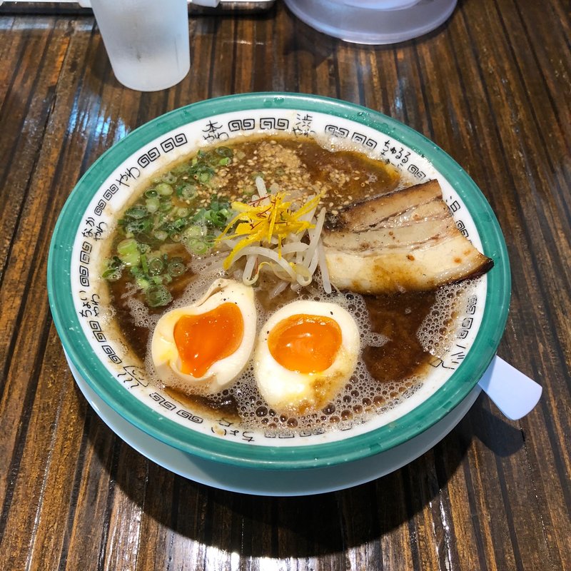 煮卵ラーメンを魚介系で、本店は初めてでした。美味しかった。ご馳走さまでした。(ちゅるるちゅーら 長行店)