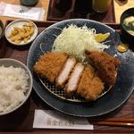 ロースかつと広島県産カキフライ御膳(黄金色の豚)