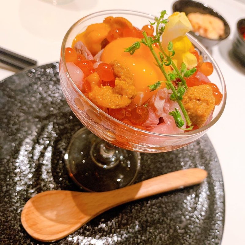 いくらとうにの和牛ユッケ風(横浜大食堂バル you-say)