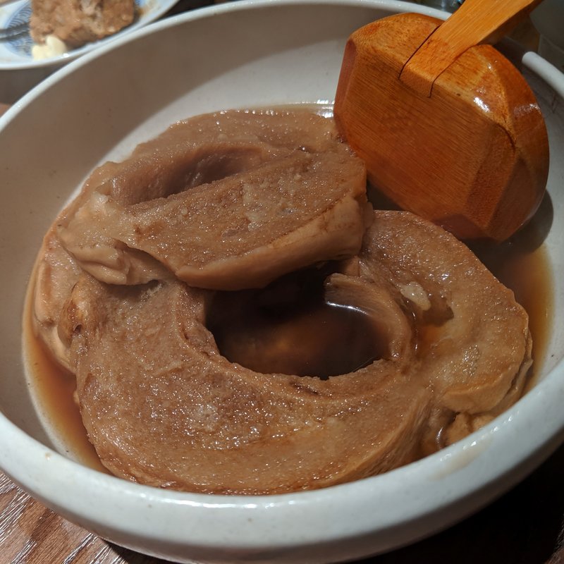 まっ黒おでん（車麩）(おでん屋 ずぶ六)