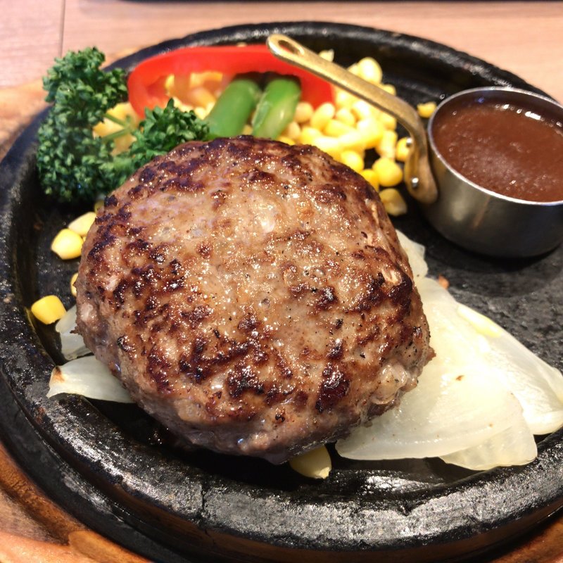 モッツアレラ手ごね牛挽き100%石焼ハンバーグ(T-ONE CAFE)