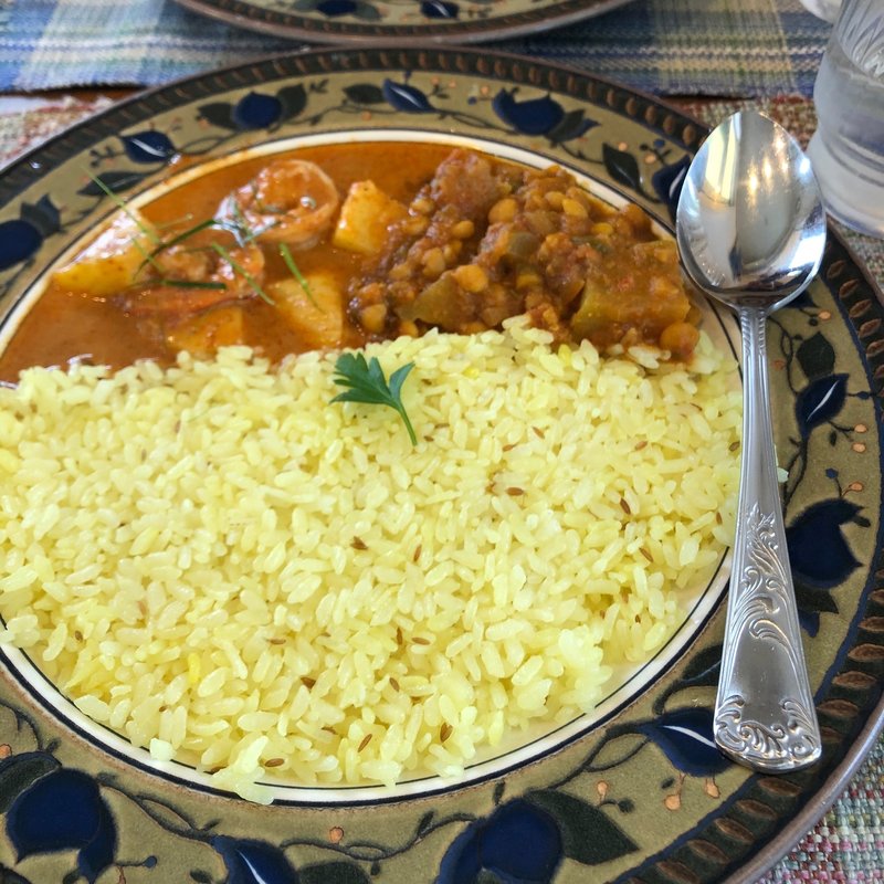 海老とパイナップルのレッドカレーとハヤトウリのカレー(Cafe茶論 （カフェ サロン）)