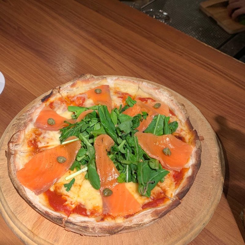 サーモンとルッコラのピザ(ラファーレ （LAFALE）)