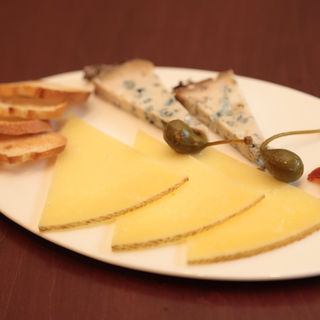 スペイン産チーズの盛り合わせ(スペイン料理 ルナソル)