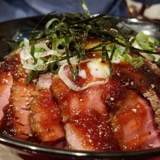 ローストビーフ丼(肉増し)(たべもんやＢＭ 板宿店)