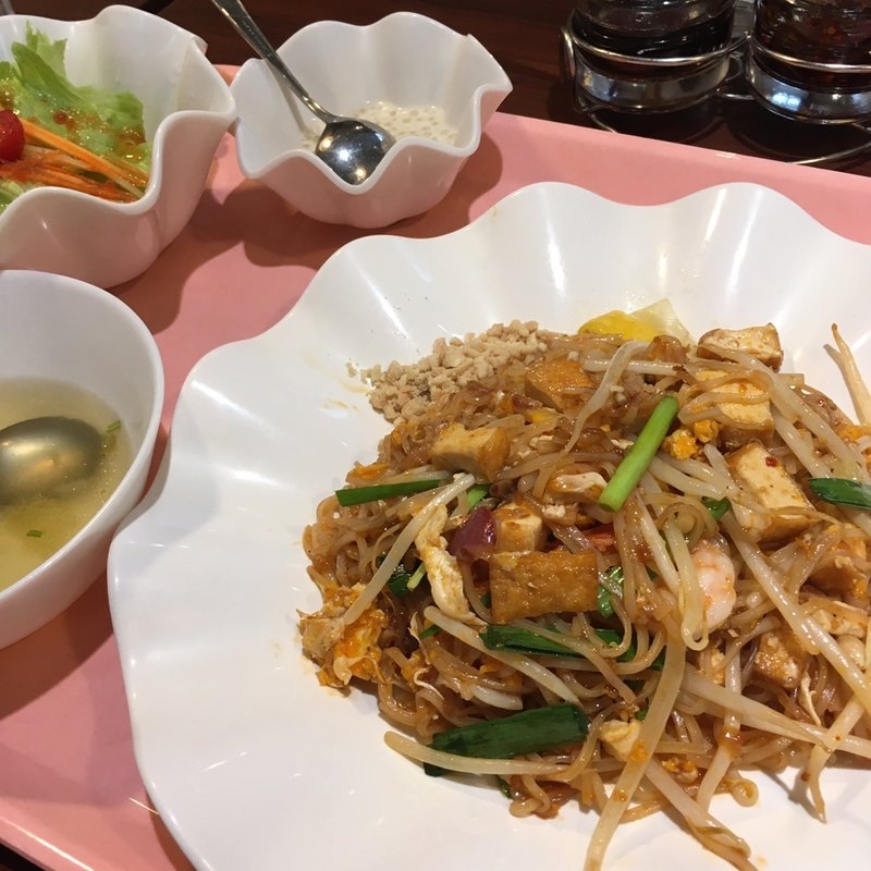 パッタイセット(カジュアルタイレストラン オーキッドキッチン)