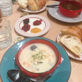 クラムチャウダー(メゾンカイザー Table 博多駅店)