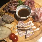 神戸豚の肉盛りプレート(神戸ポークとワインのお店 Bistro Re:MARC)