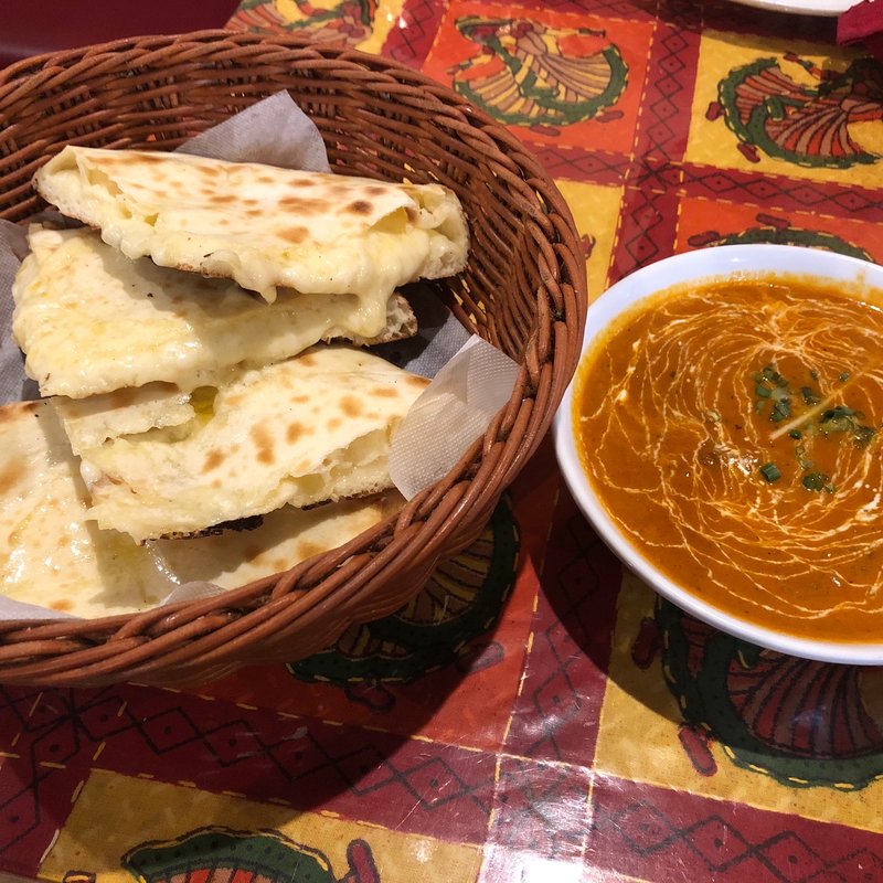 ラムカレー、チーズナン(ガンガ マハル 石橋店)