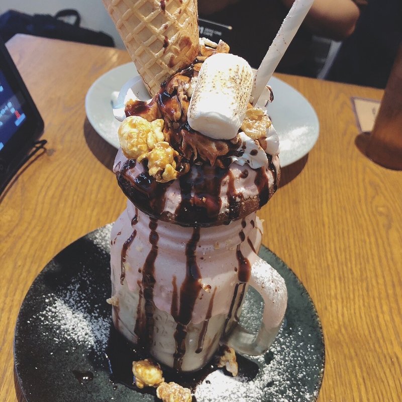 モンスターパフェ(01 CAFE ゼロワンカフェ 町田)