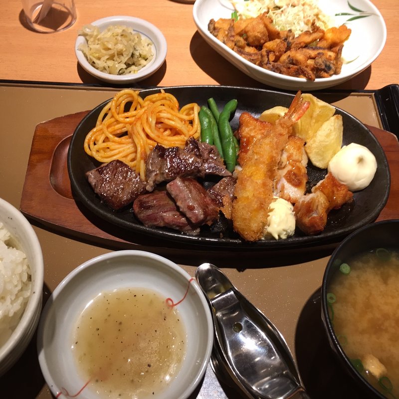 カットステーキミックス定食 いかの唐揚げ やよい軒 鳥栖店 の口コミ一覧 おいしい一皿が集まるグルメコミュニティサービス Sarah