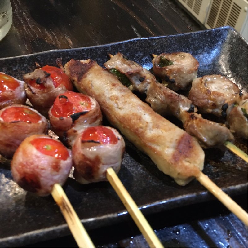 トマト巻き、紫蘇巻き、つくね(酒道場　陣屋 川崎市役所本庁裏通店)