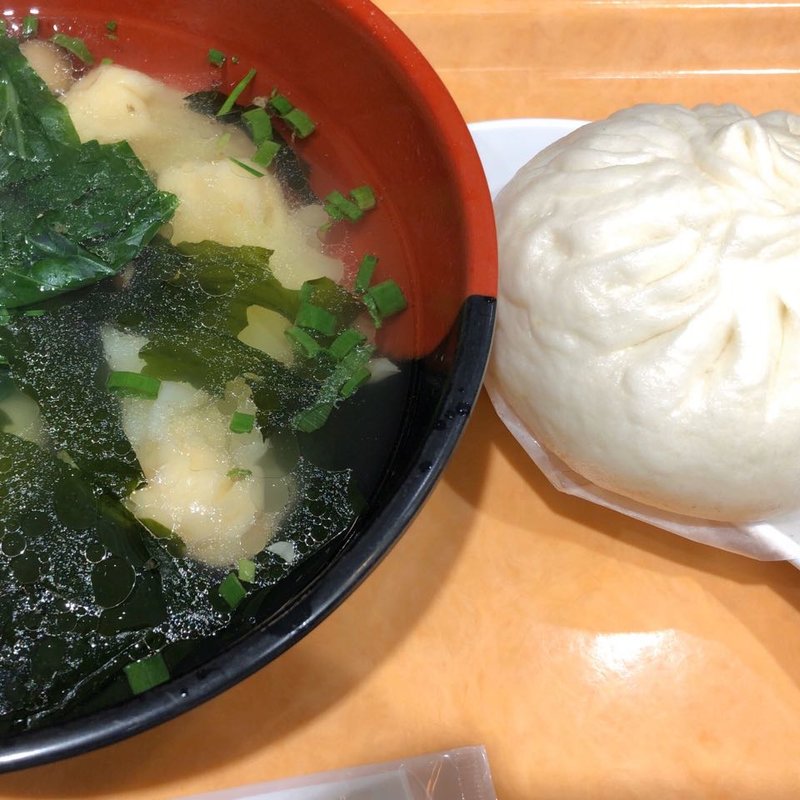 ルーローまんとワンタンスープ(手作り点心舗 阿里城)