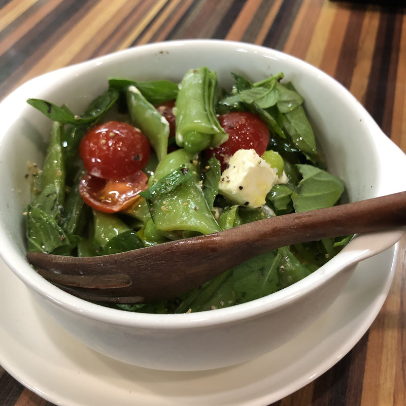 スナップえんどうとクリームチーズのサラダ(仲村酒店)