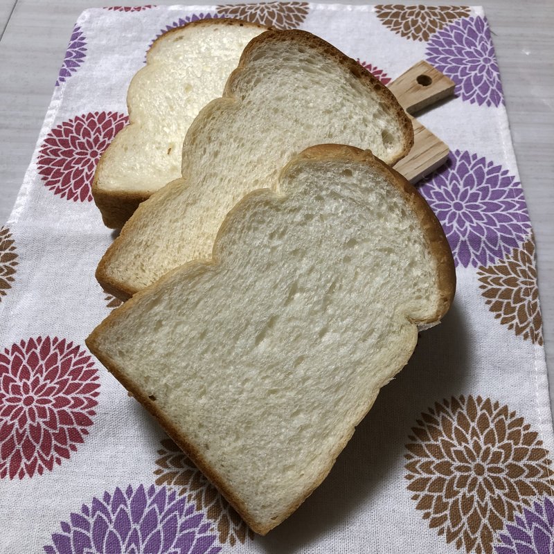 トースト(阪急ベーカリーショップ あまがさき阪神店 （焼きたて100円パン）)