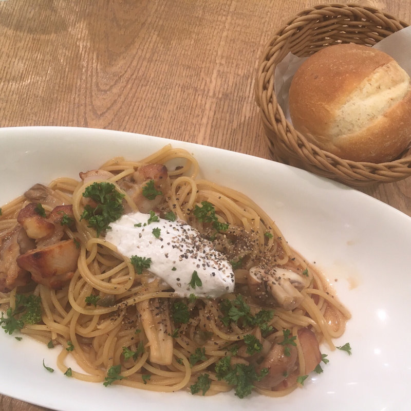 きのことローストチキンのソイソースパスタ(アフタヌーンティー)