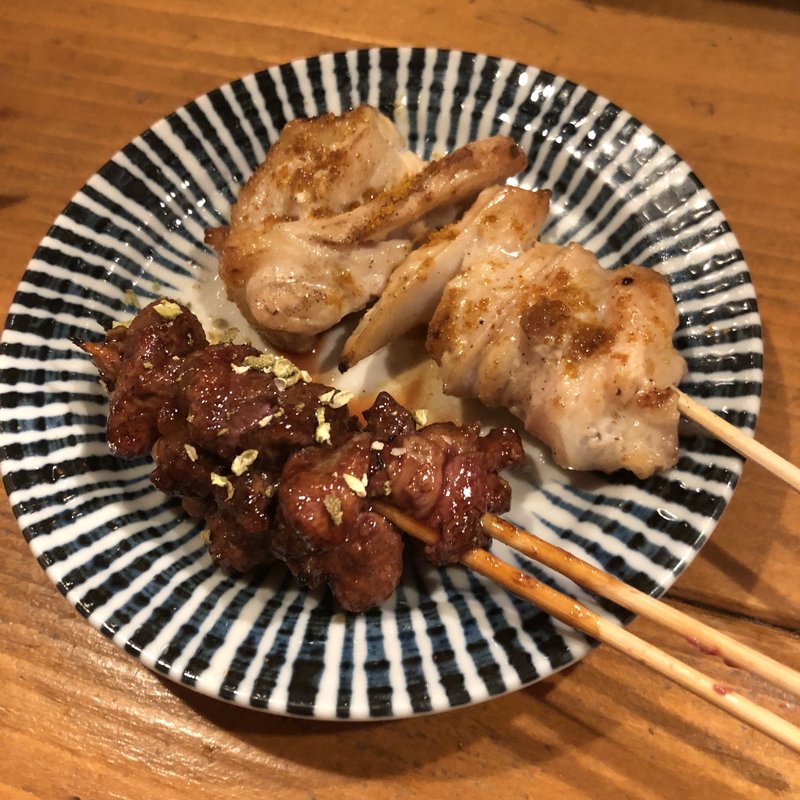 やげん軟骨と背肝(焼鳥 赫色)