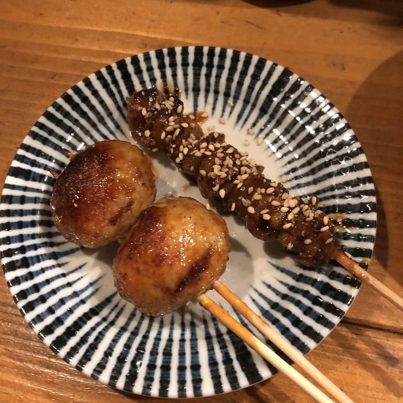 皮とつくね(焼鳥 赫色)