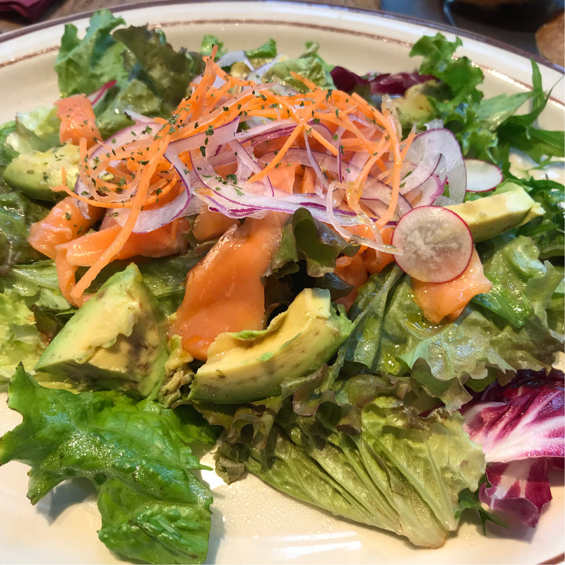 アボカドとサーモンのサラダ(メゾンカイザーTable 渋谷ヒカリエ店)