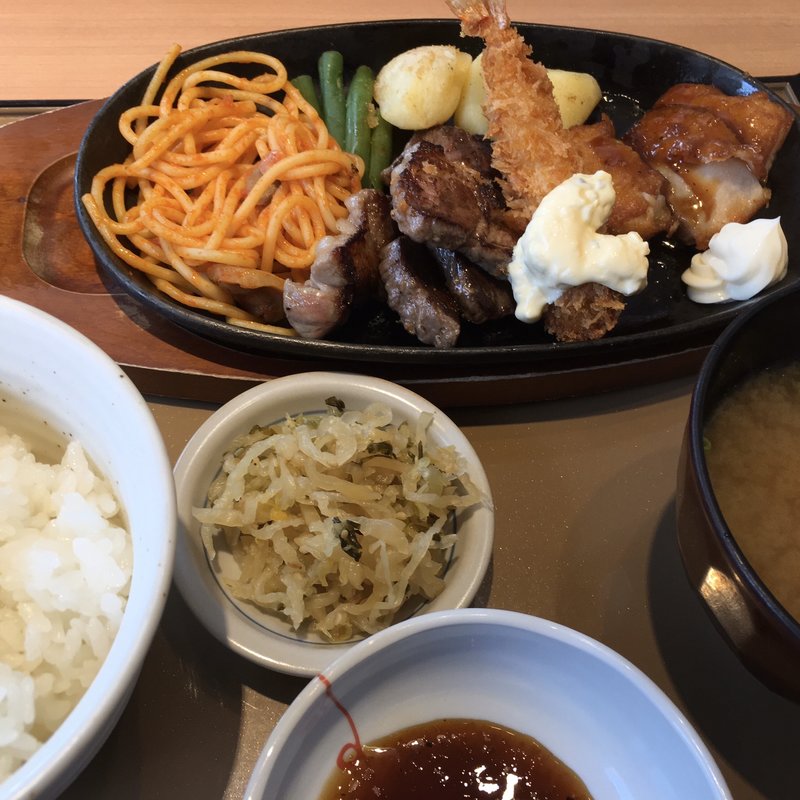 カットステーキミックス定食(やよい軒 鳥栖店 )